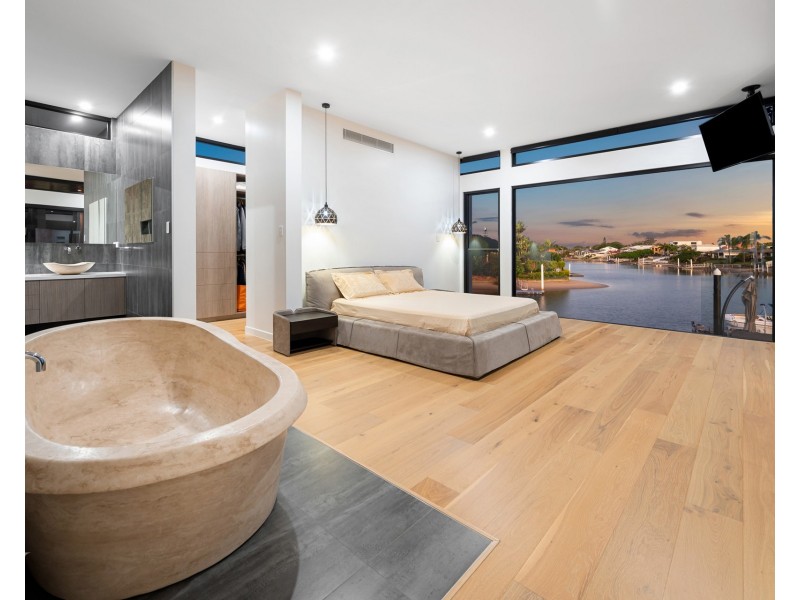 62 Lakeview Boulevard, Mermaid Waters QLD 4218