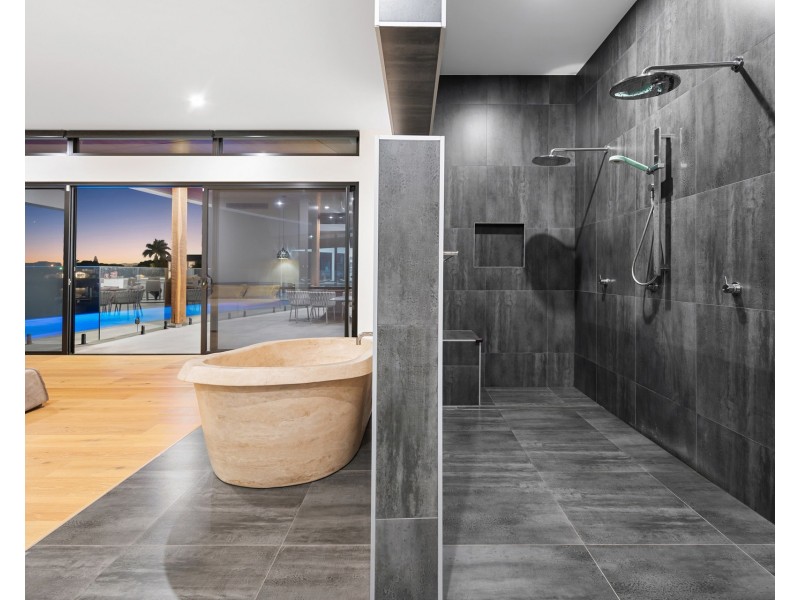 62 Lakeview Boulevard, Mermaid Waters QLD 4218