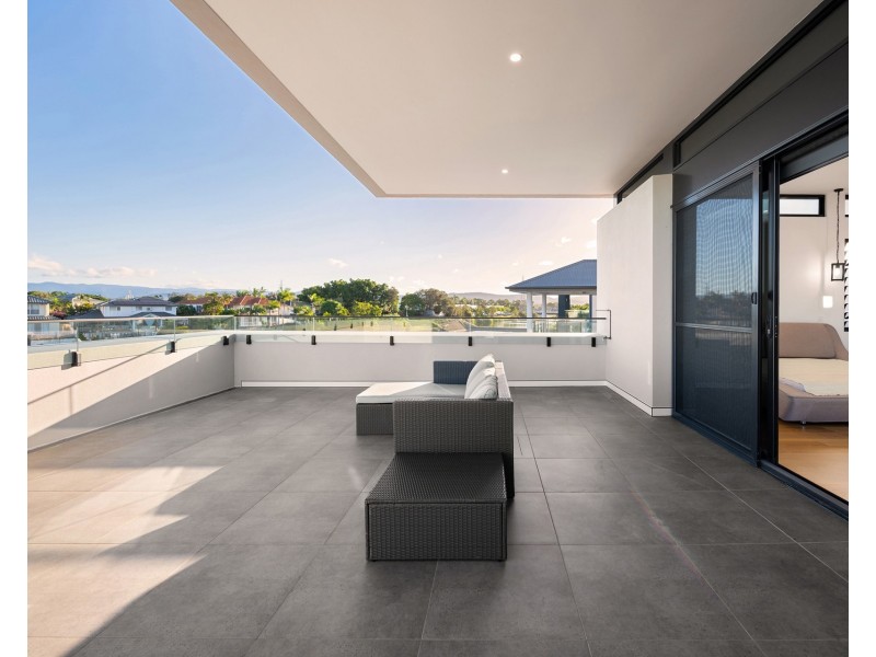 62 Lakeview Boulevard, Mermaid Waters QLD 4218