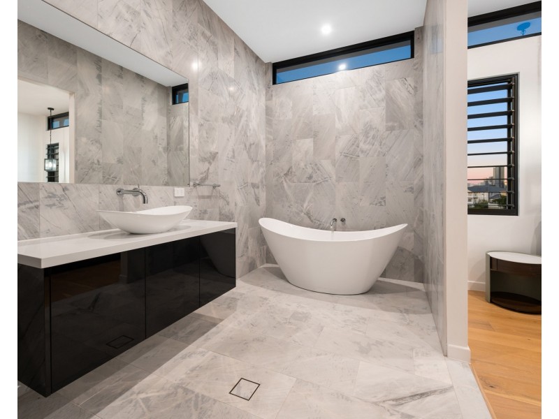 62 Lakeview Boulevard, Mermaid Waters QLD 4218