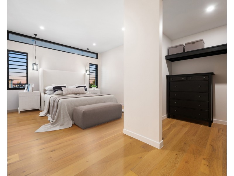 62 Lakeview Boulevard, Mermaid Waters QLD 4218