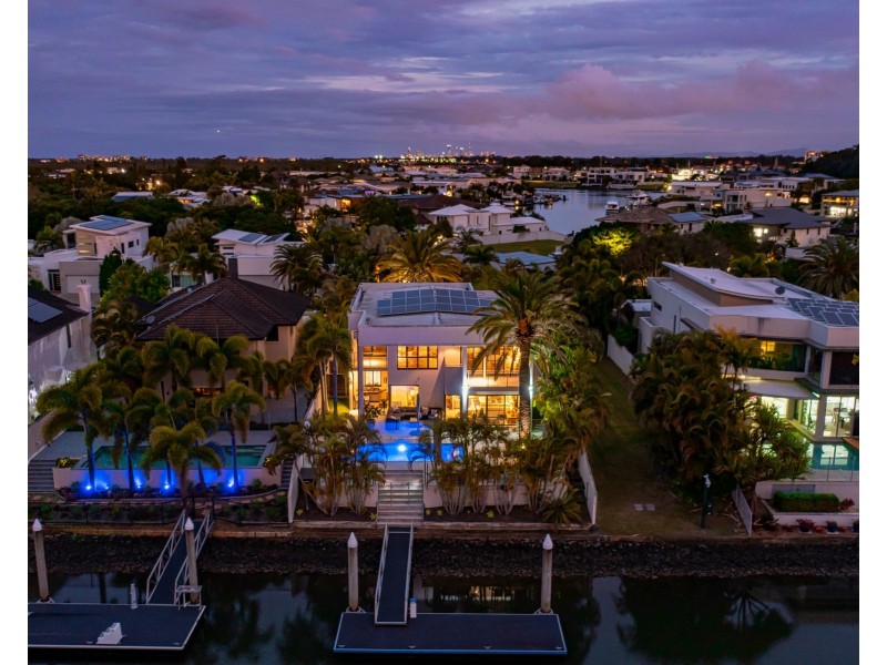 8056 Riverside Drive, Hope Island QLD 4212