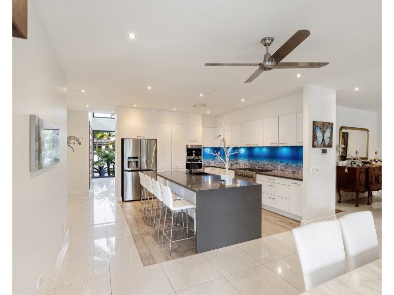 8056 Riverside Drive, Hope Island QLD 4212