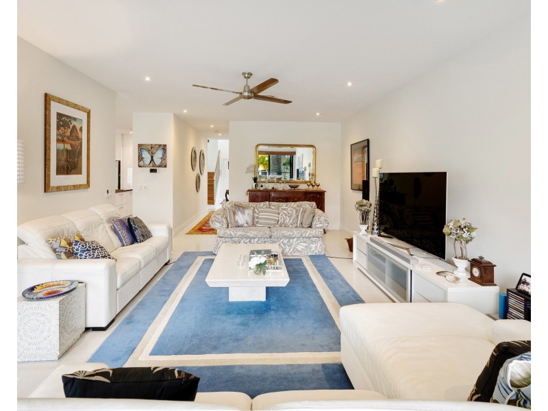 8056 Riverside Drive, Hope Island QLD 4212