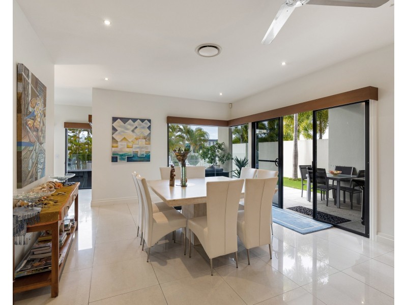 8056 Riverside Drive, Hope Island QLD 4212