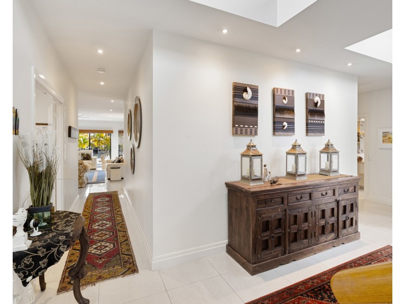 8056 Riverside Drive, Hope Island QLD 4212