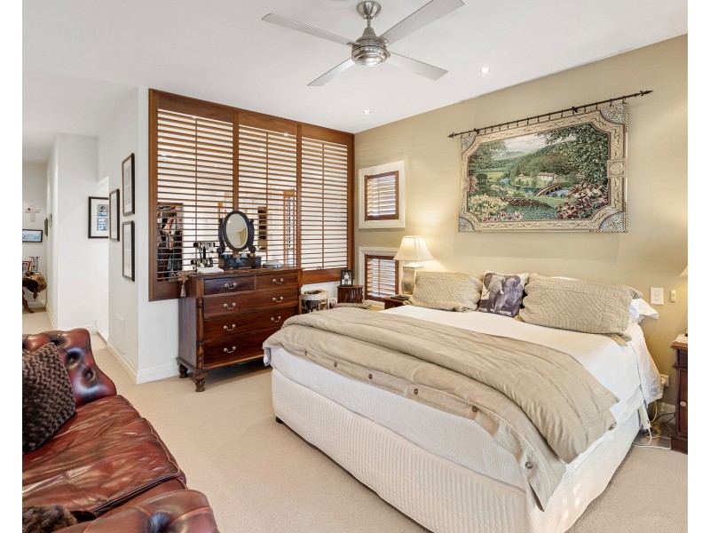 8056 Riverside Drive, Hope Island QLD 4212