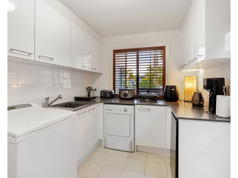 8056 Riverside Drive, Hope Island QLD 4212