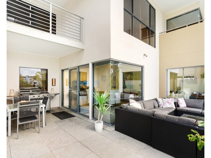 8056 Riverside Drive, Hope Island QLD 4212