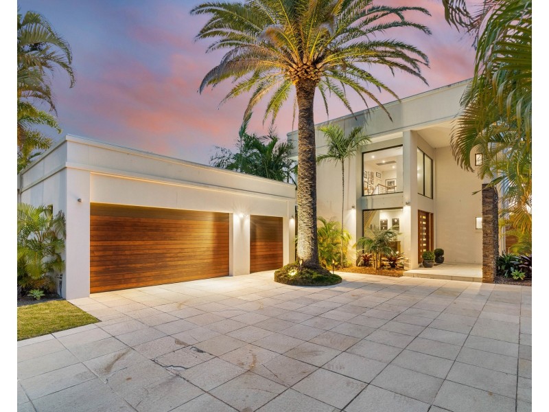 8056 Riverside Drive, Hope Island QLD 4212