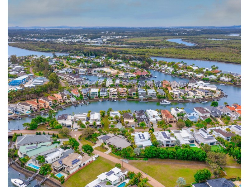 8056 Riverside Drive, Hope Island QLD 4212