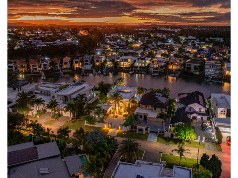 8056 Riverside Drive, Hope Island QLD 4212