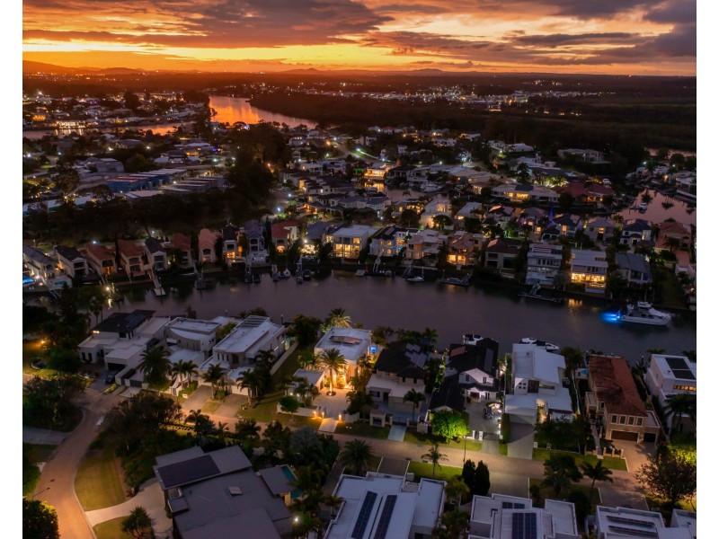 8056 Riverside Drive, Hope Island QLD 4212