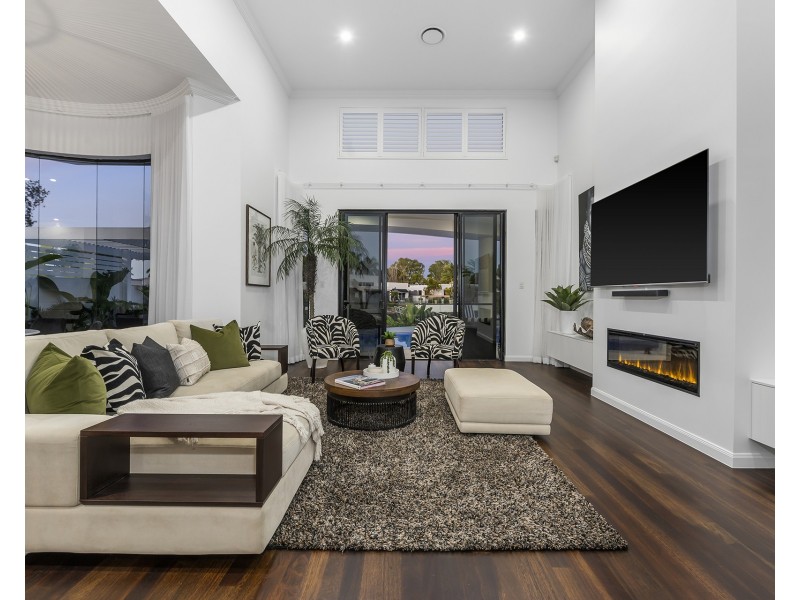 7077 Keyside Close, Sanctuary Cove QLD 4212