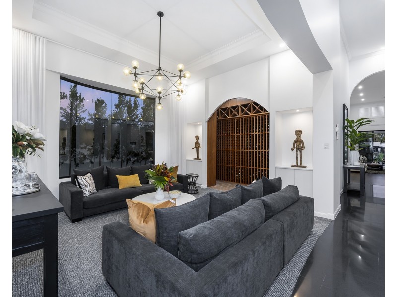 7077 Keyside Close, Sanctuary Cove QLD 4212