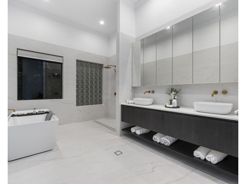 7077 Keyside Close, Sanctuary Cove QLD 4212