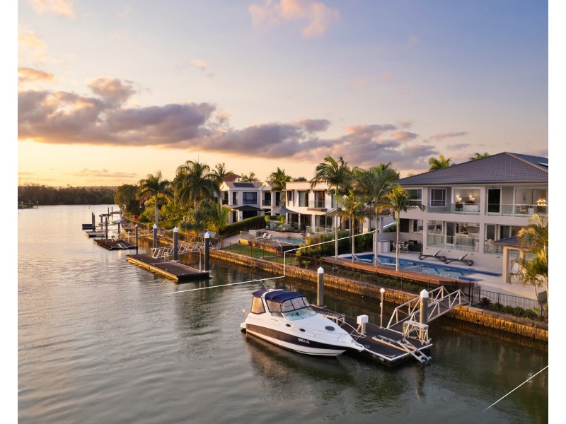 1663 Riverdale Drive, Hope Island QLD 4212