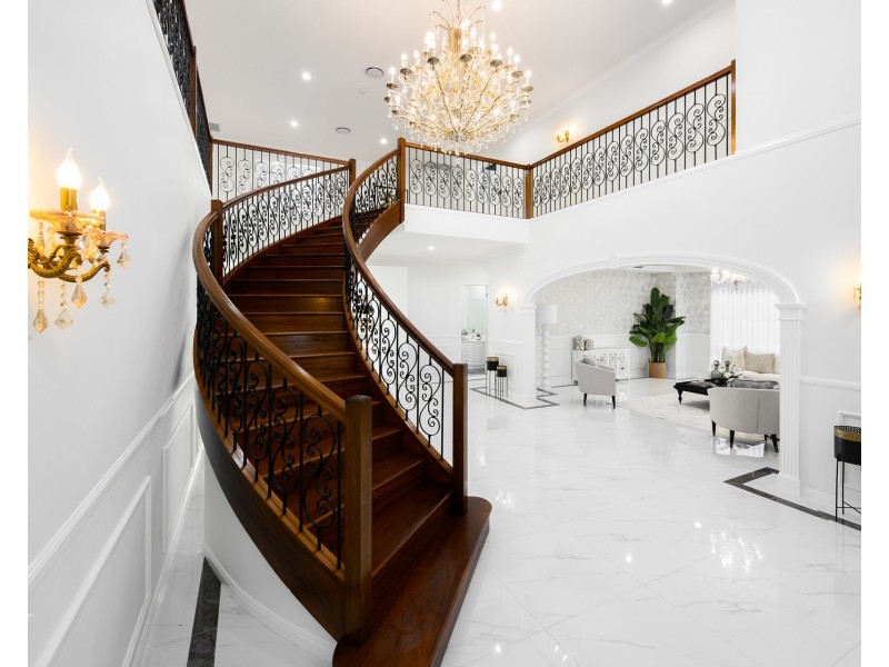 1663 Riverdale Drive, Hope Island QLD 4212