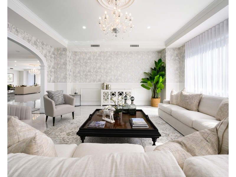 1663 Riverdale Drive, Hope Island QLD 4212