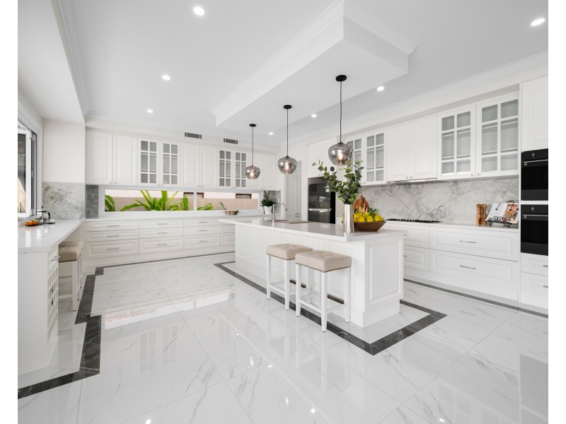 1663 Riverdale Drive, Hope Island QLD 4212