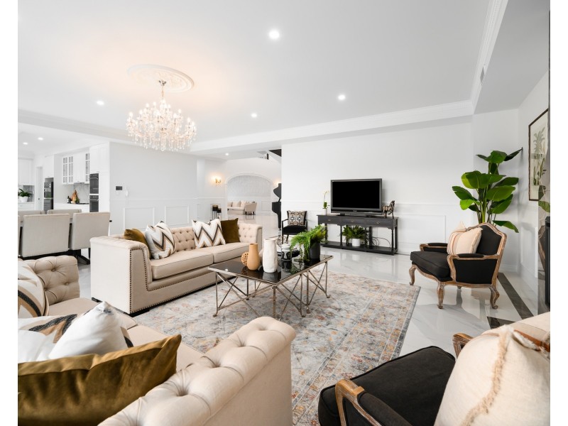 1663 Riverdale Drive, Hope Island QLD 4212