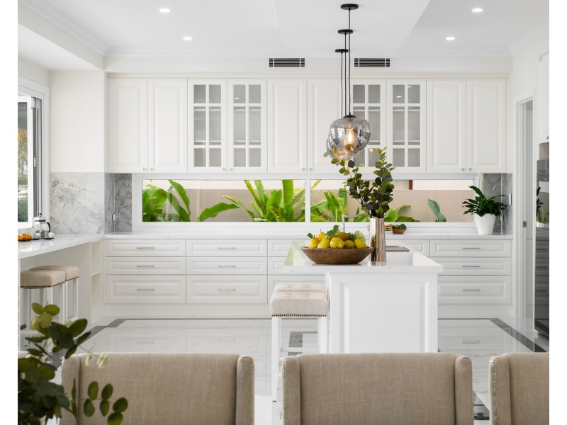 1663 Riverdale Drive, Hope Island QLD 4212