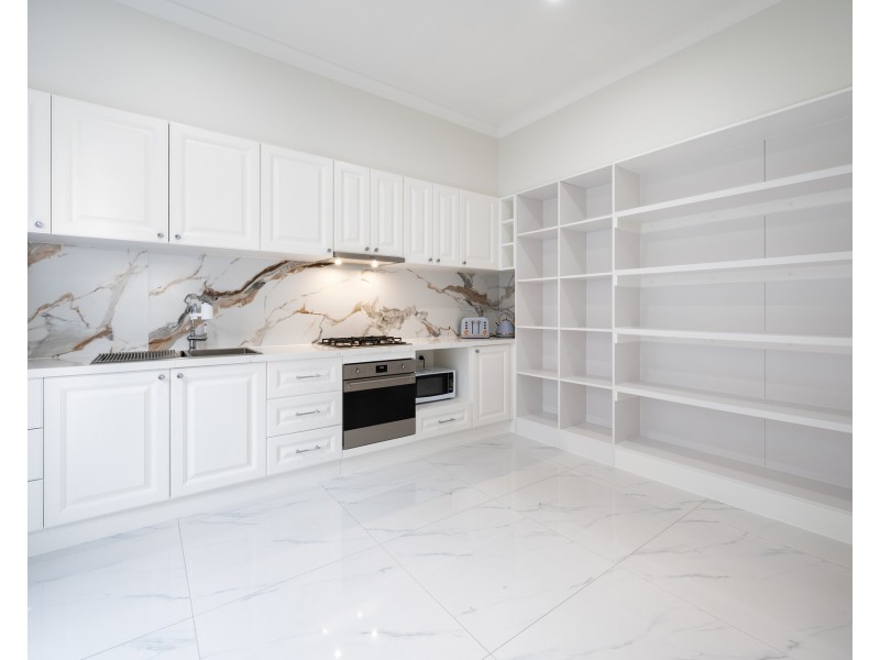 1663 Riverdale Drive, Hope Island QLD 4212