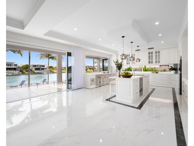 1663 Riverdale Drive, Hope Island QLD 4212