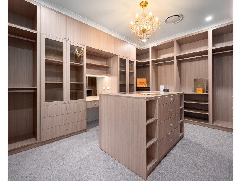 1663 Riverdale Drive, Hope Island QLD 4212