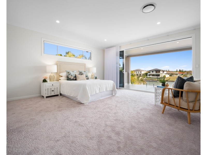 1663 Riverdale Drive, Hope Island QLD 4212