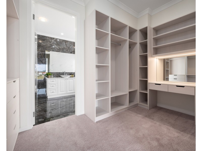 1663 Riverdale Drive, Hope Island QLD 4212