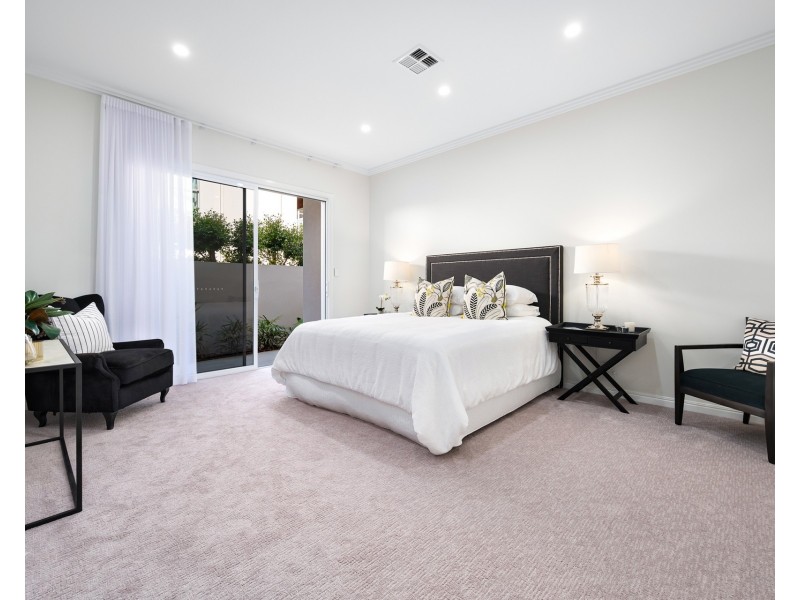 1663 Riverdale Drive, Hope Island QLD 4212