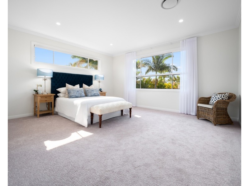 1663 Riverdale Drive, Hope Island QLD 4212