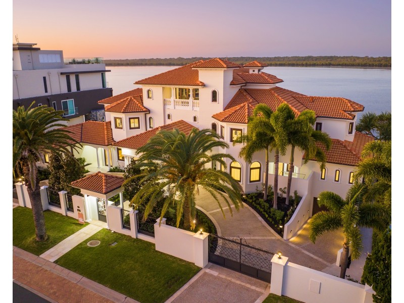 50-52 Knightsbridge Parade East, Sovereign Islands QLD 4216