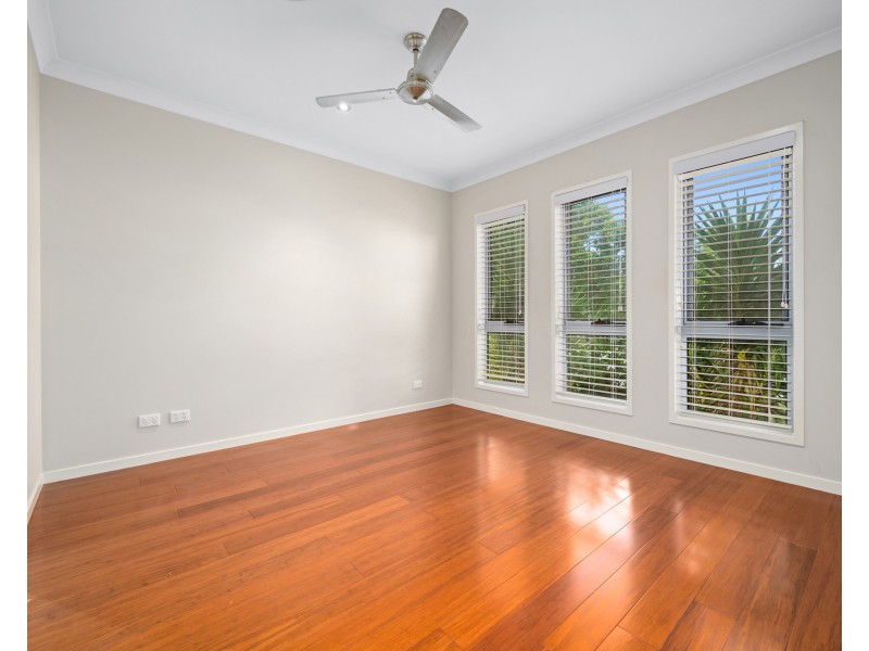 16 Azure Way, Hope Island QLD 4212