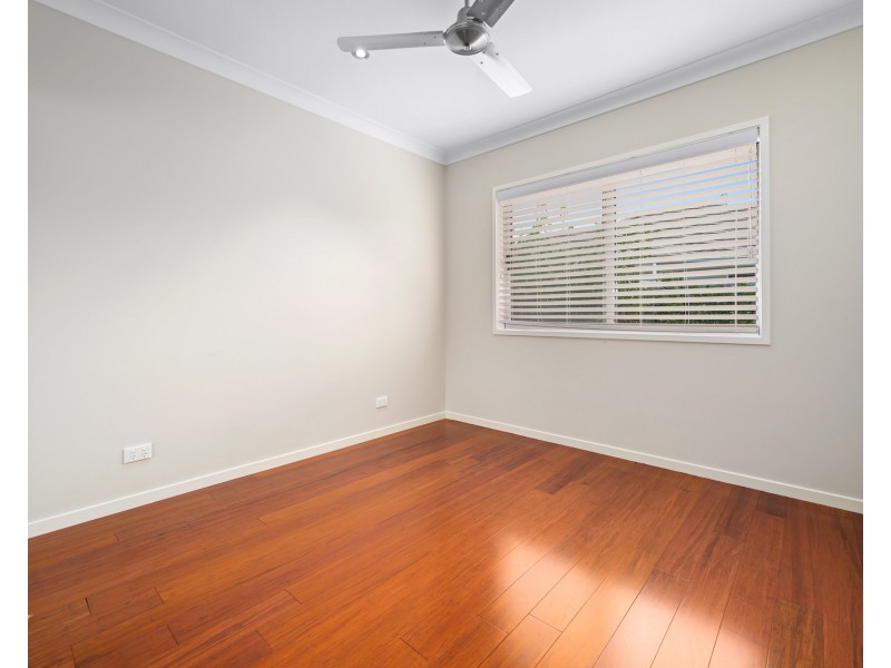 16 Azure Way, Hope Island QLD 4212