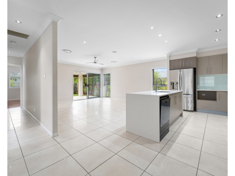 16 Azure Way, Hope Island QLD 4212