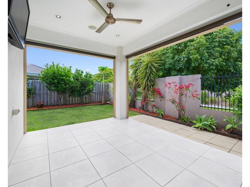 16 Azure Way, Hope Island QLD 4212