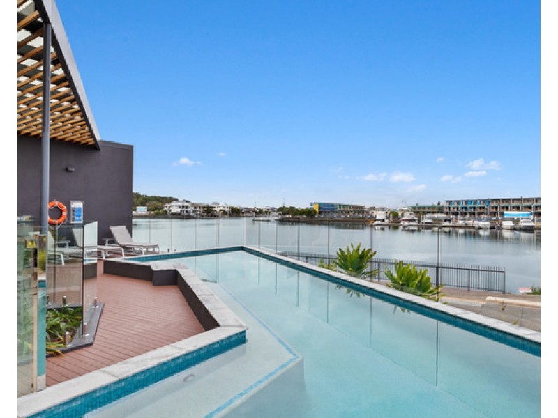 16 Azure Way, Hope Island QLD 4212