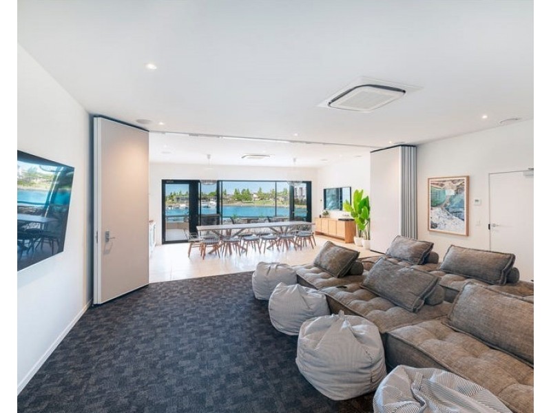 16 Azure Way, Hope Island QLD 4212