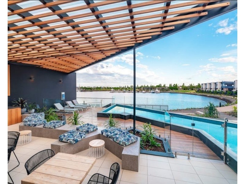 16 Azure Way, Hope Island QLD 4212