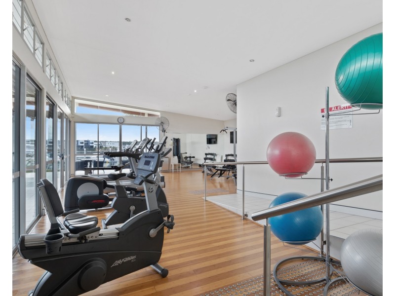 16 Azure Way, Hope Island QLD 4212