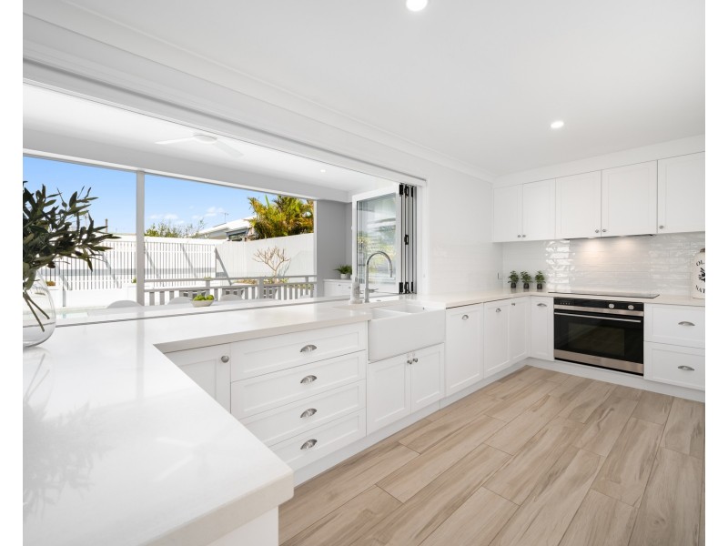 20 Plover Avenue, Paradise Point QLD 4216
