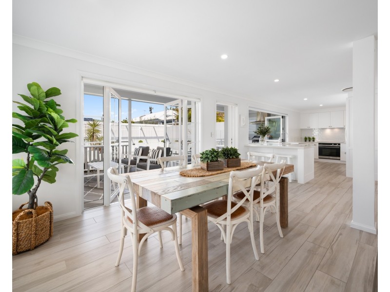 20 Plover Avenue, Paradise Point QLD 4216
