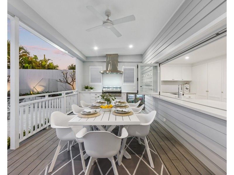20 Plover Avenue, Paradise Point QLD 4216