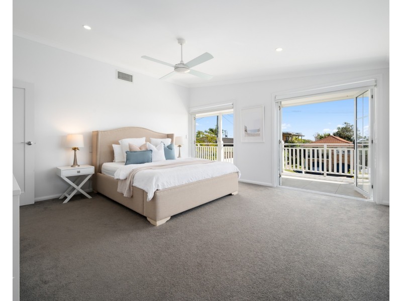 20 Plover Avenue, Paradise Point QLD 4216