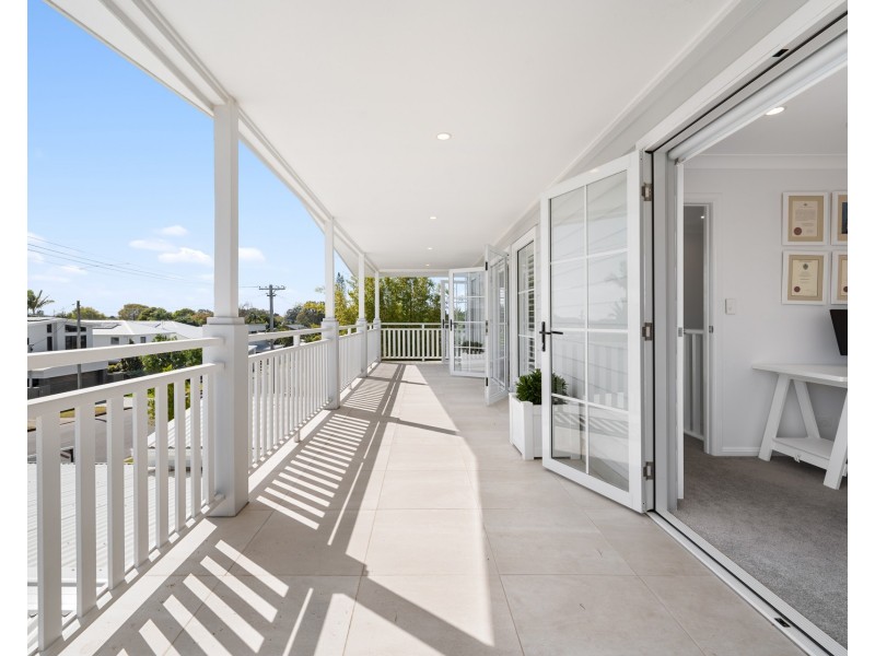 20 Plover Avenue, Paradise Point QLD 4216