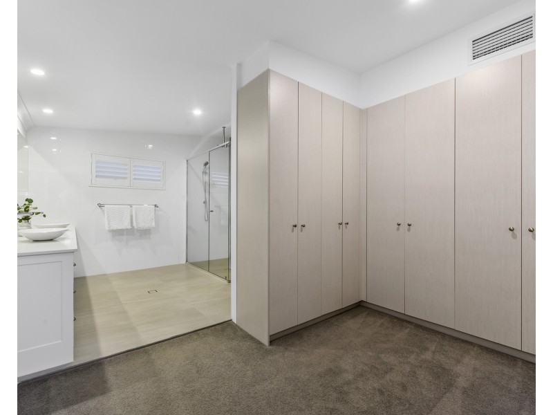 20 Plover Avenue, Paradise Point QLD 4216
