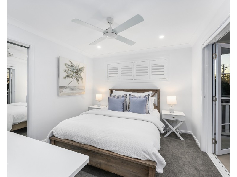20 Plover Avenue, Paradise Point QLD 4216