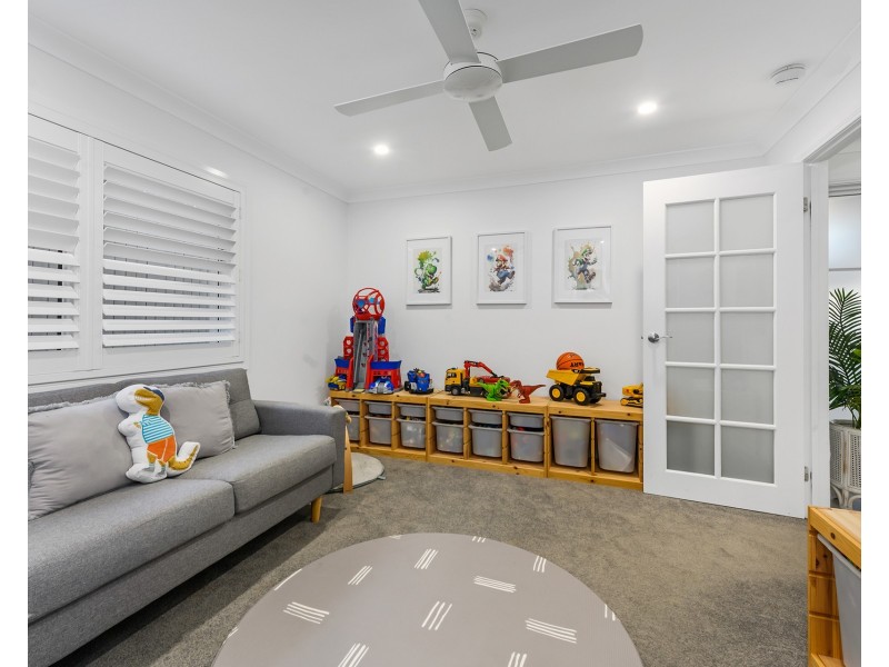 20 Plover Avenue, Paradise Point QLD 4216